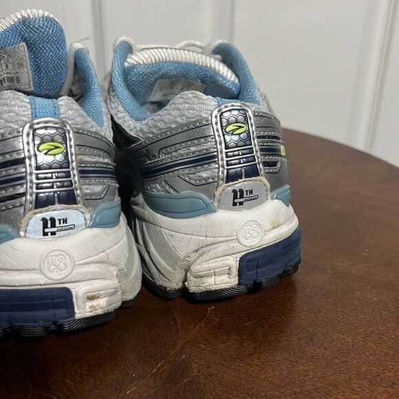 🔥🔥 Brooks Adrenaline GTS 11th Running Training Shoes great condition Sz 8 (B) - Picture 4 of 9